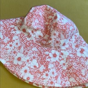 NWOT floral bucket hat🤍